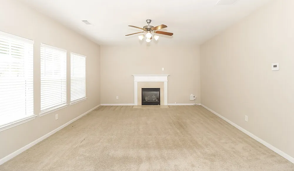 4 bed, 2.5 bath, 2353 sqft, $2,515 — Photo 2