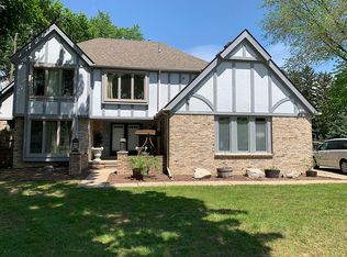 6926 Mountain Dr, Troy, MI 48098