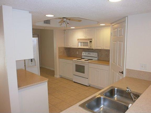 3rd image of 8891 Lake Dr APT 403
