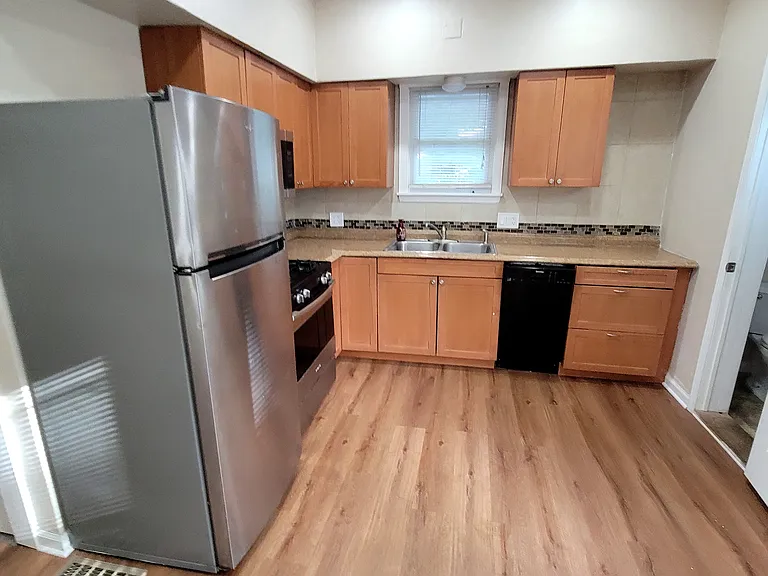 2266 Grandview Ave — Photo 6
