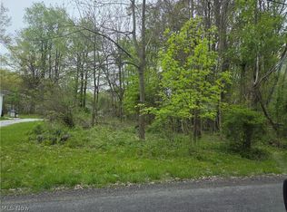 Henderson St, Ravenna, OH 44266