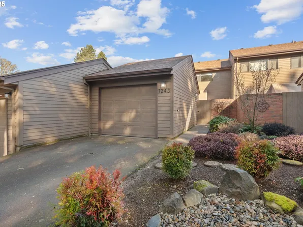 1243 NW Michelbook Ln, McMinnville, OR 97128