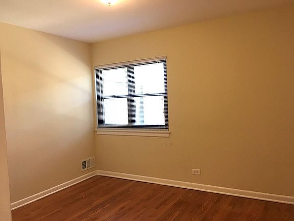 2nd image of 1950 Linden Ave #1942-D