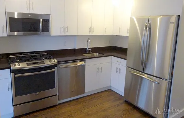 Rented by Anchor Associates | media 23