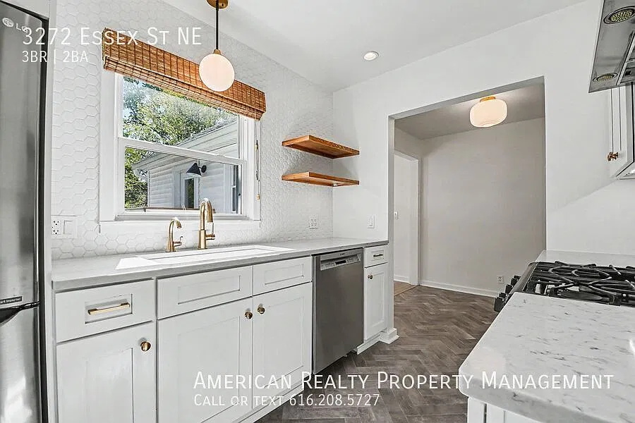 3 bed, 1.5 bath, 1409 sqft, $2,600 — Photo 3