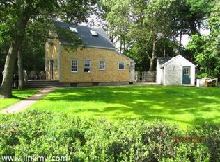 17 Bay View Ave, Vineyard Haven, MA 02568