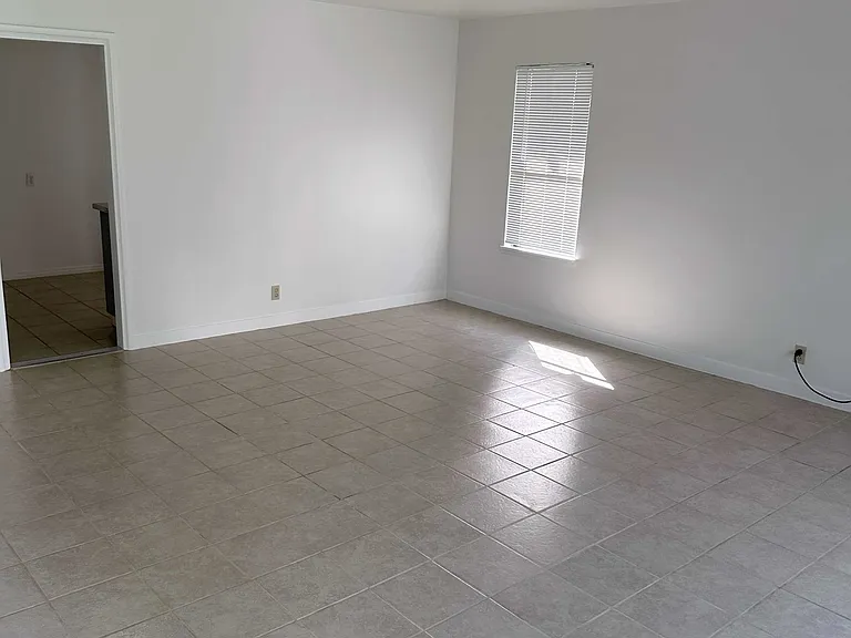 54 Diamond St — Photo 4
