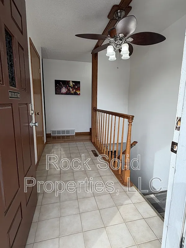 4 bed, 3.0 bath, 2532 sqft, $2,295 — Photo 2