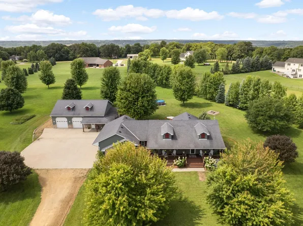 423 Doppy Ln, Le Sueur, MN 56058