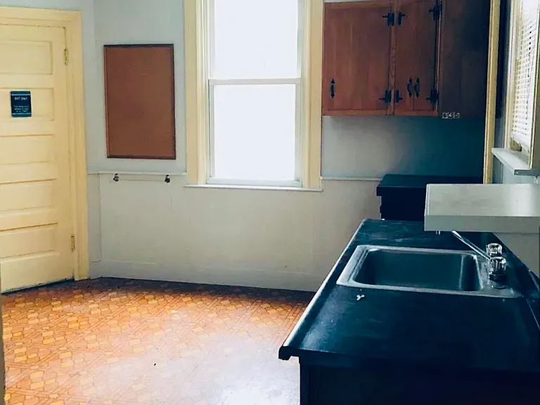 Kitchen with dishwasher