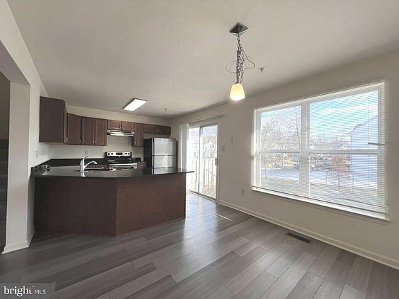 5th image of 707 Horse Chestnut Ct
