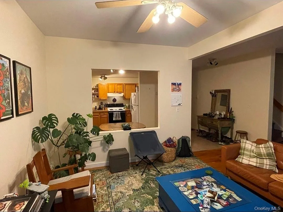 2 bed, 1.0 bath, 1130 sqft, $2,975 — Photo 3