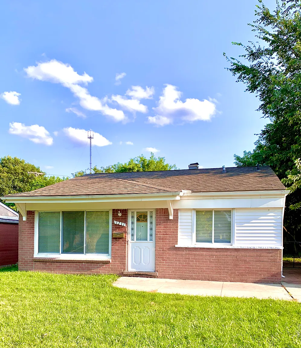 13231 Albany Ave photo 1