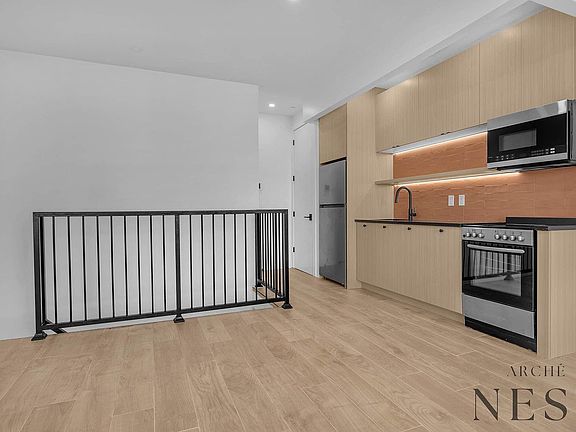 4th image of 1696 Pacific St #1D