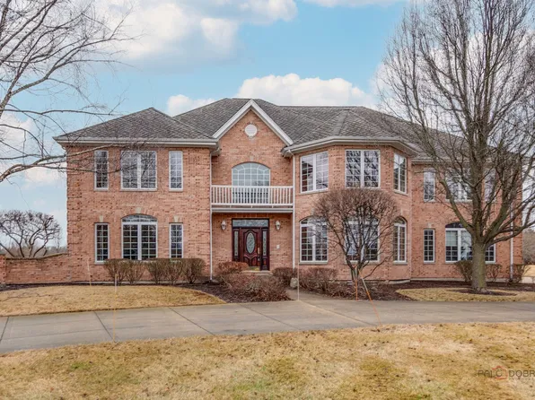 37181 N Fox Hill Dr, Wadsworth, IL 60083