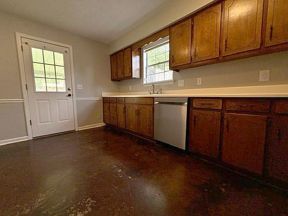 5th image of 420 Jonquil Ct