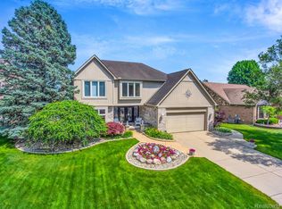 2229 S Shore Ct, Rochester Hills, MI 48307