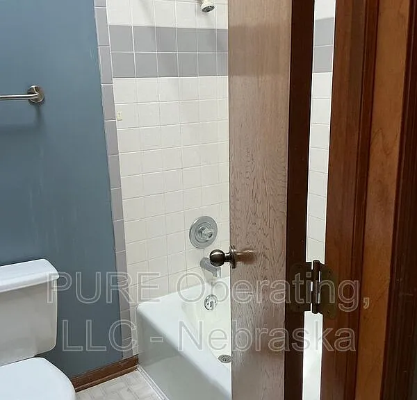 5018 S 163rd St — Photo 9