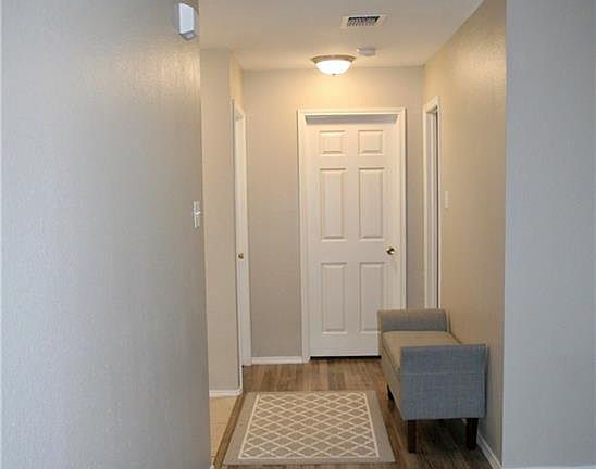 4th image of 1580 Brookstone Dr