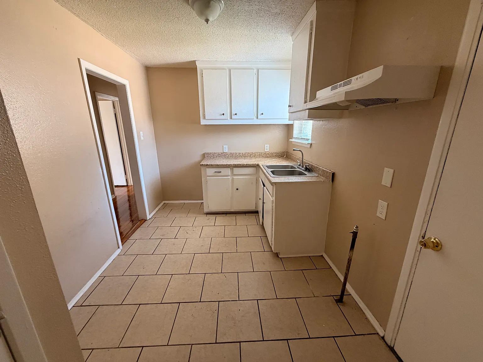 3 bed, 1000 sqft, $1,000 — Photo 4