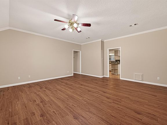 3rd image of 1012 Lilley Rd