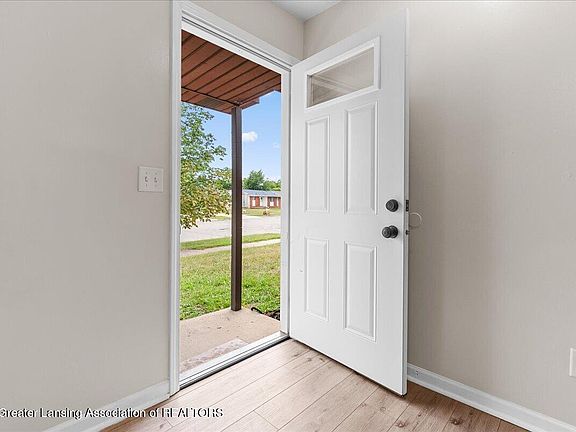 3rd image of 3700 Coachlight Common St