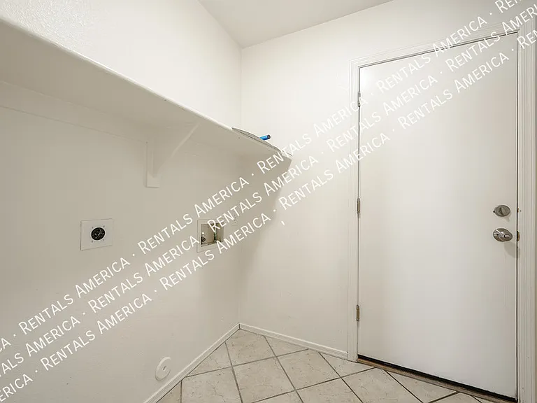 1623 E Wildhorse Pl — Photo 23