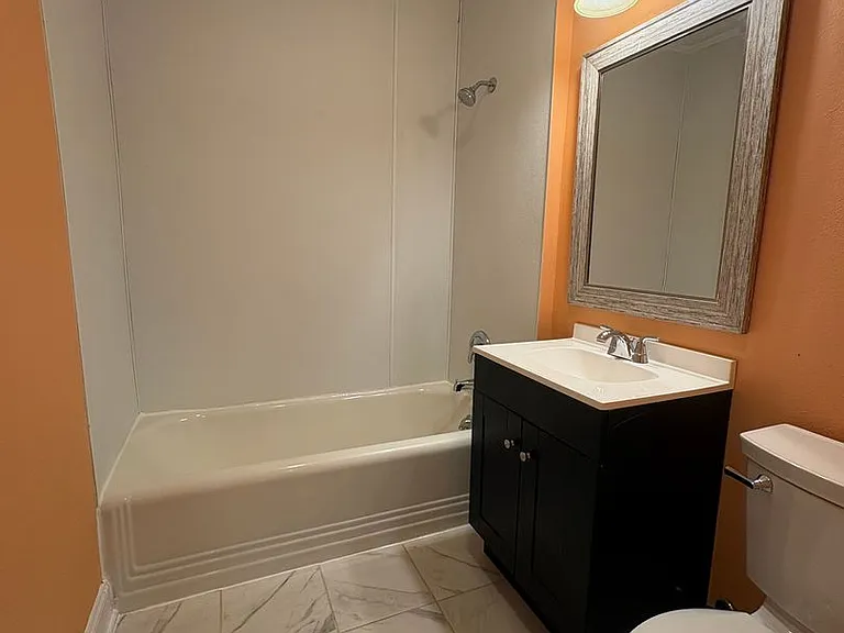 2134 Queens Hwy — Photo 16