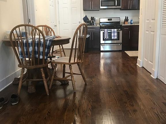 2nd image of 919 N Damen Ave #2
