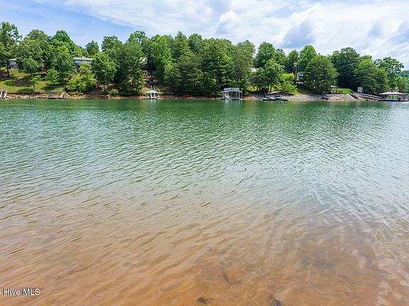 5th image of 13 Deaver Cove Rd