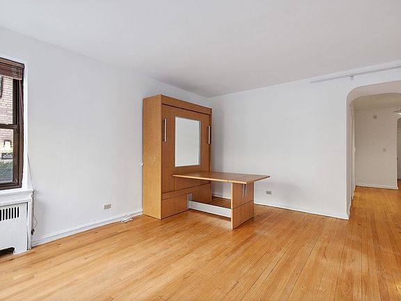 4th image of 251 Seaman Ave APT 1J