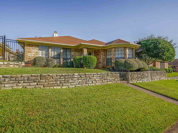 2nd image of 24 Pebble Creek Dr