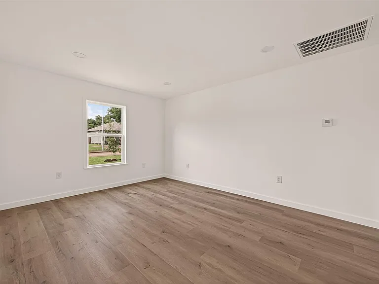 3922 Alsace St — Photo 8