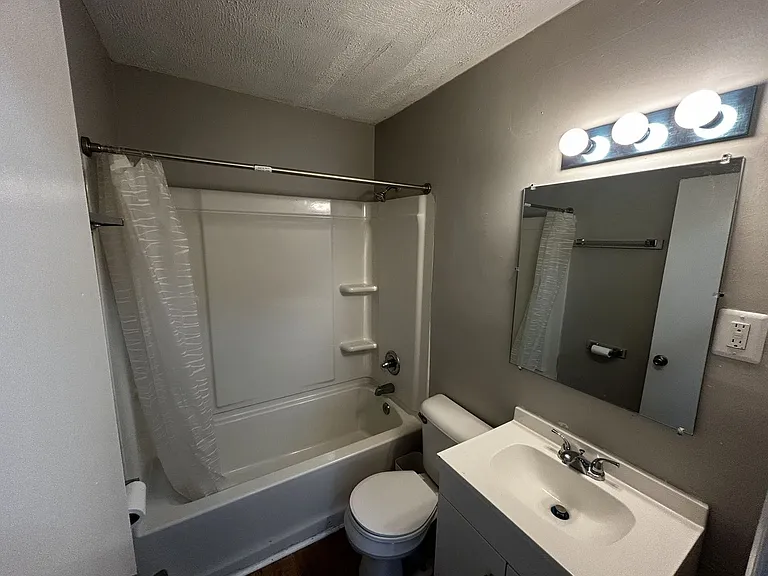 44th Street Apts. — Photo 8