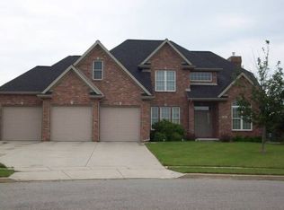 19 Strawberry Rd, Bloomington, IL 61704