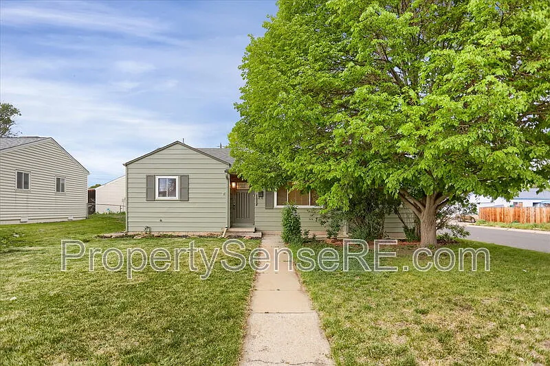 3 bed, 2.0 bath, 1220 sqft, $2,900 — Photo 2