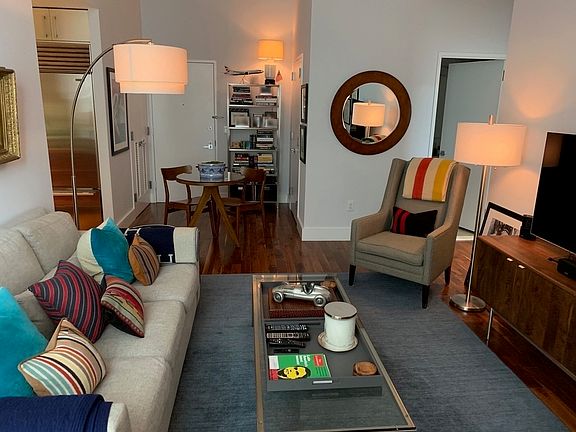 4th image of 300 E 79th St APT 3C