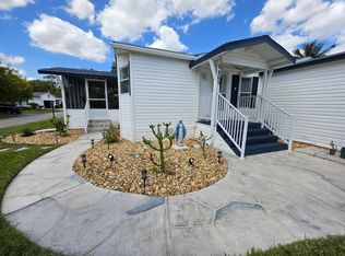 6469 Cypress Ln, Lake Worth, FL 33462