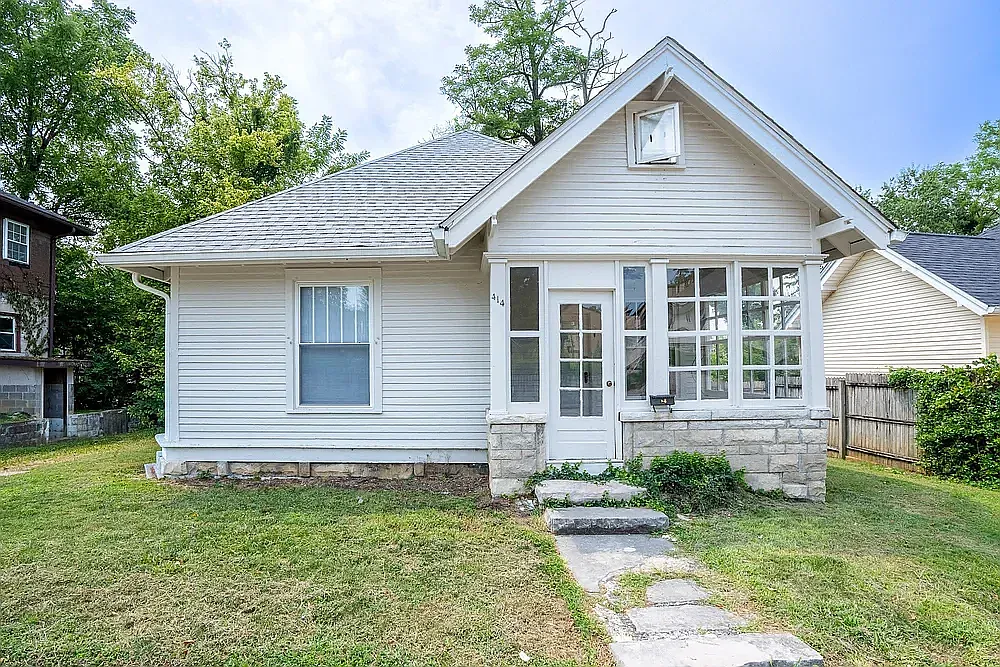 4 bed, 2315 sqft, $4,800 — Photo 1