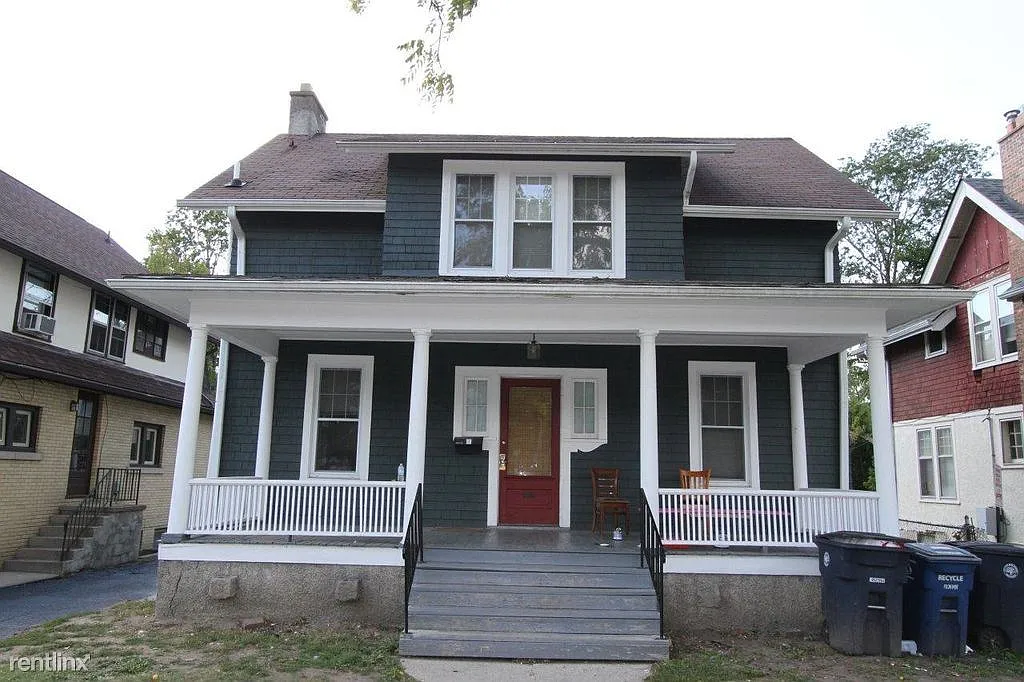 1004 Packard St photo 1