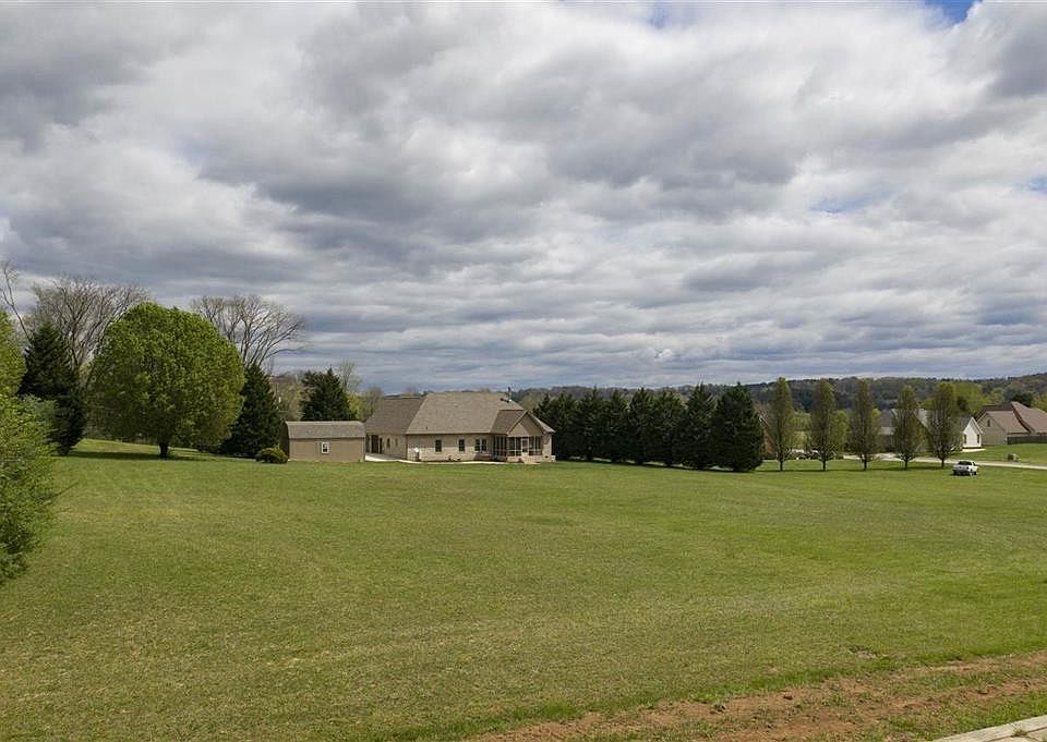1st image of 14 Casey Ln