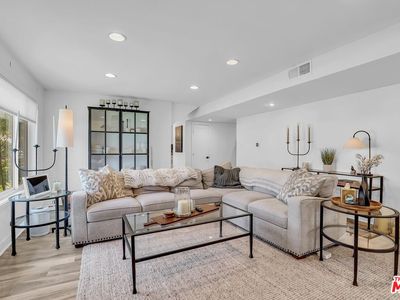 18547 Collins St APT B1, Tarzana, CA, 91356