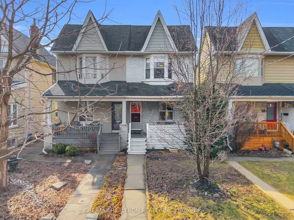 17 Baltic Ave, Toronto, ON M4J 1S1