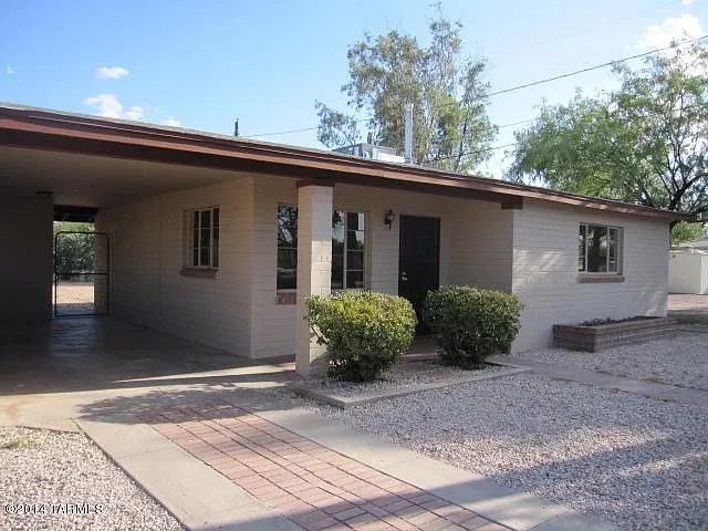 2 bed, 1.0 bath, 932 sqft, $1,450 — Photo 2