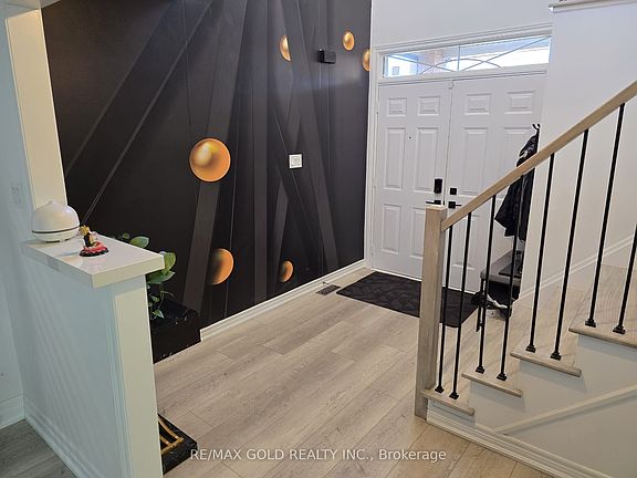 5th image of 83 Emily Carr Cres