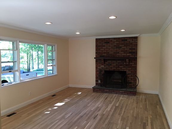 2nd image of 8 Oakville Ave