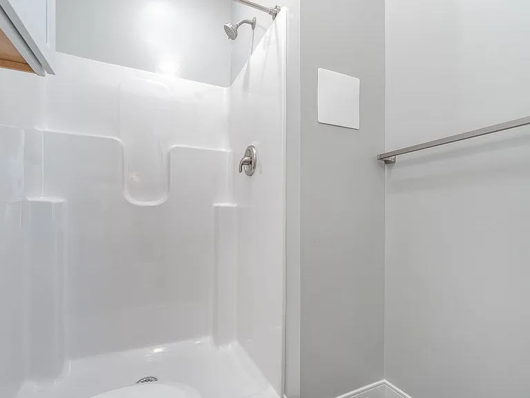 17 E High St — Photo 3