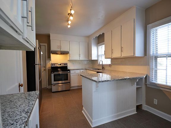 Light filled kitchen, with granite countertops, stainless st