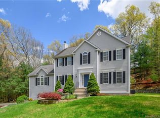 10 Tilson Ln, Sandy Hook, CT 06482