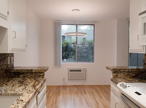 5th image of 11732 Darlington Ave #3
